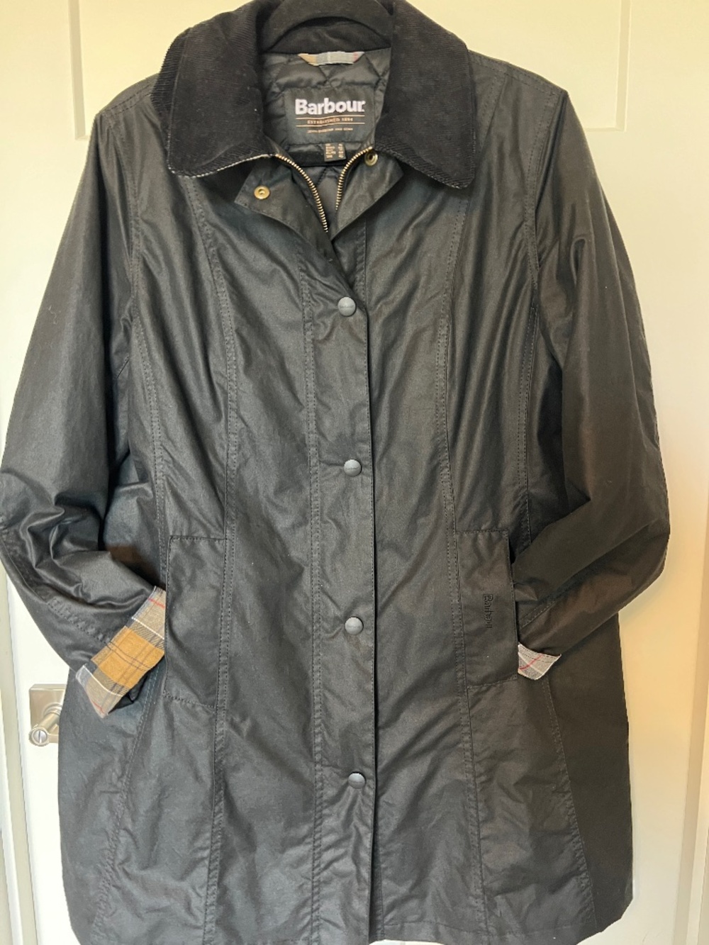 Barbour Beadnell Waxed Jacket in Black